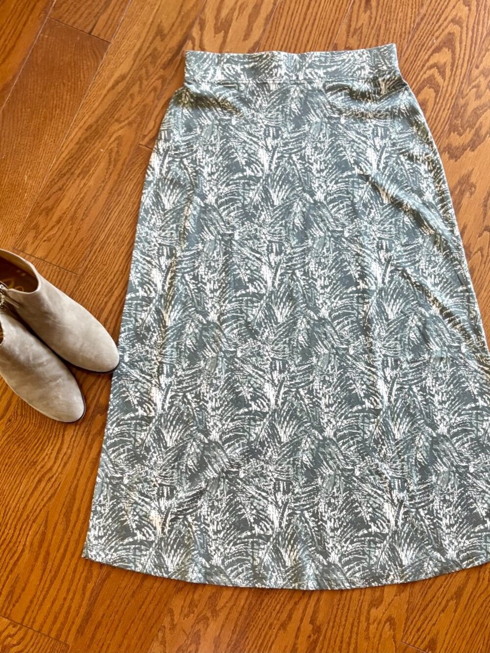 *NWOT* Mountain Warehouse Country to Coast Sage Green A-Line Midi Skirt US 8